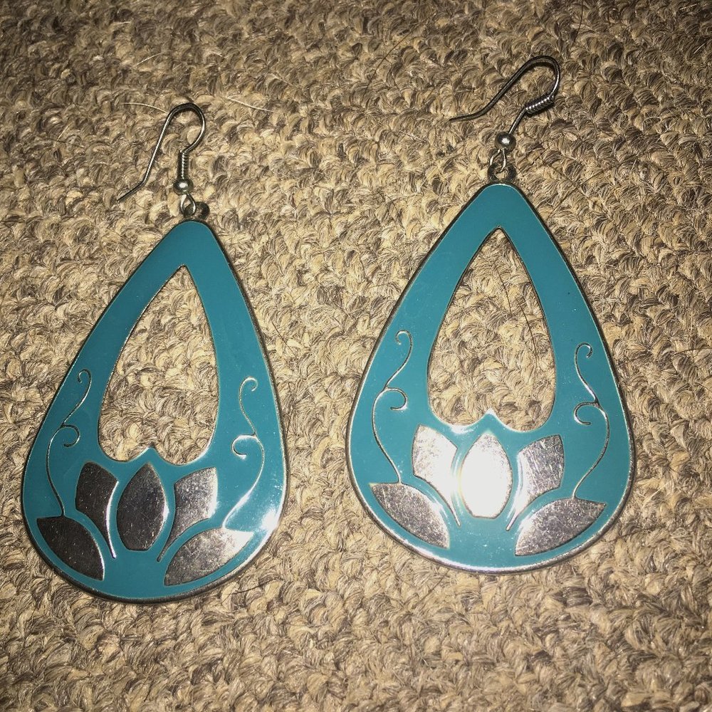 Bold Metal Dangle Earings